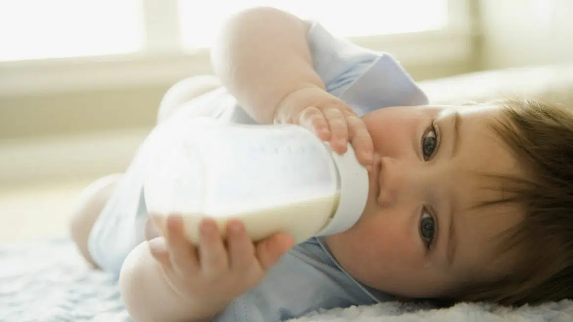 épaissir le lait de bébé